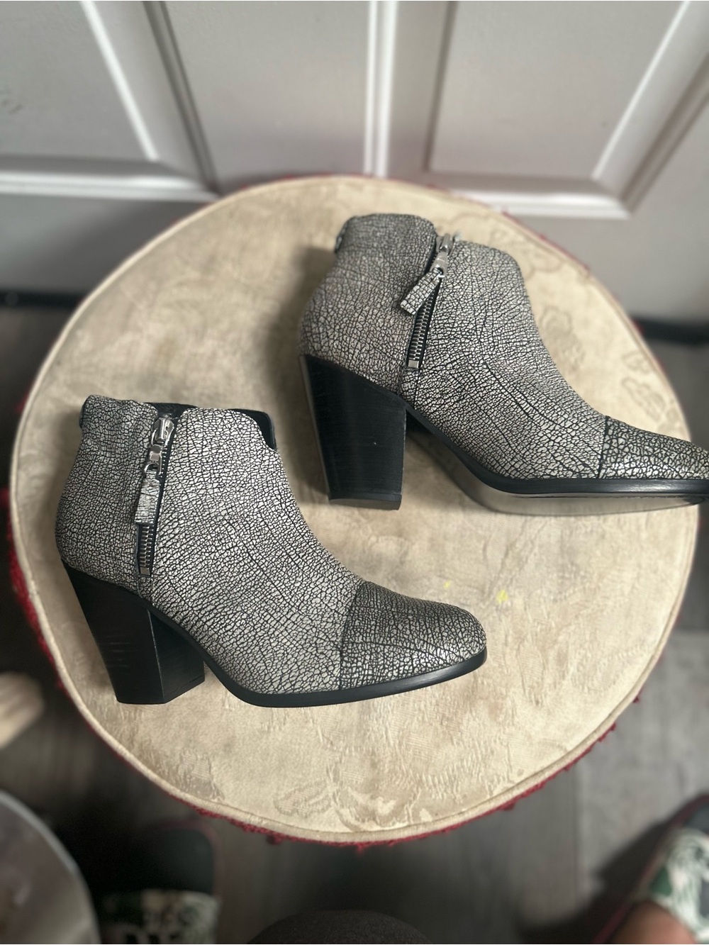 Rag & bone Margot Ankle Crackle leather finish w/ stacked heels Sz 38
